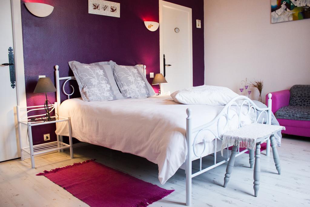 Aux Ronzieres Bed and Breakfast Pouilly-sous-Charlieu Δωμάτιο φωτογραφία