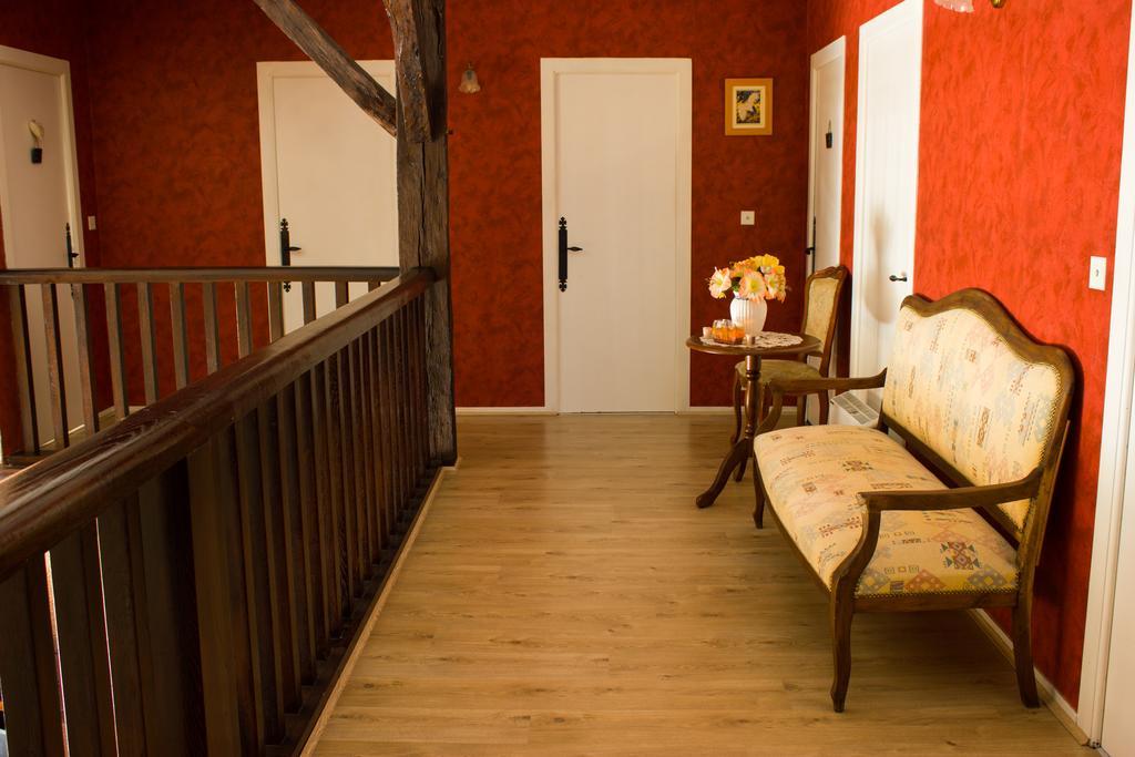 Aux Ronzieres Bed and Breakfast Pouilly-sous-Charlieu Δωμάτιο φωτογραφία
