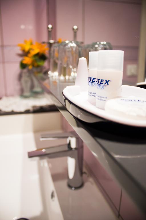 Aux Ronzieres Bed and Breakfast Pouilly-sous-Charlieu Δωμάτιο φωτογραφία