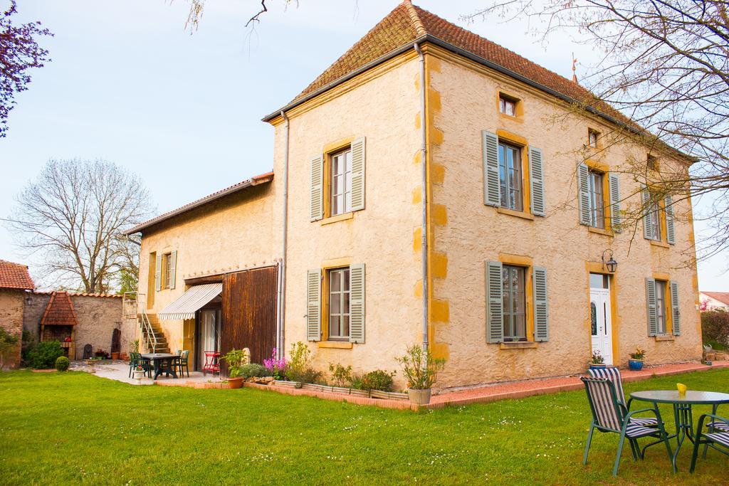 Aux Ronzieres Bed and Breakfast Pouilly-sous-Charlieu Δωμάτιο φωτογραφία