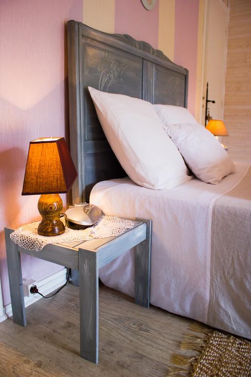 Aux Ronzieres Bed and Breakfast Pouilly-sous-Charlieu Δωμάτιο φωτογραφία