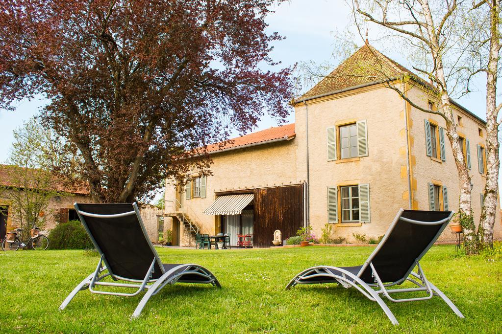 Aux Ronzieres Bed and Breakfast Pouilly-sous-Charlieu Δωμάτιο φωτογραφία