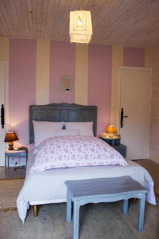 Aux Ronzieres Bed and Breakfast Pouilly-sous-Charlieu Δωμάτιο φωτογραφία