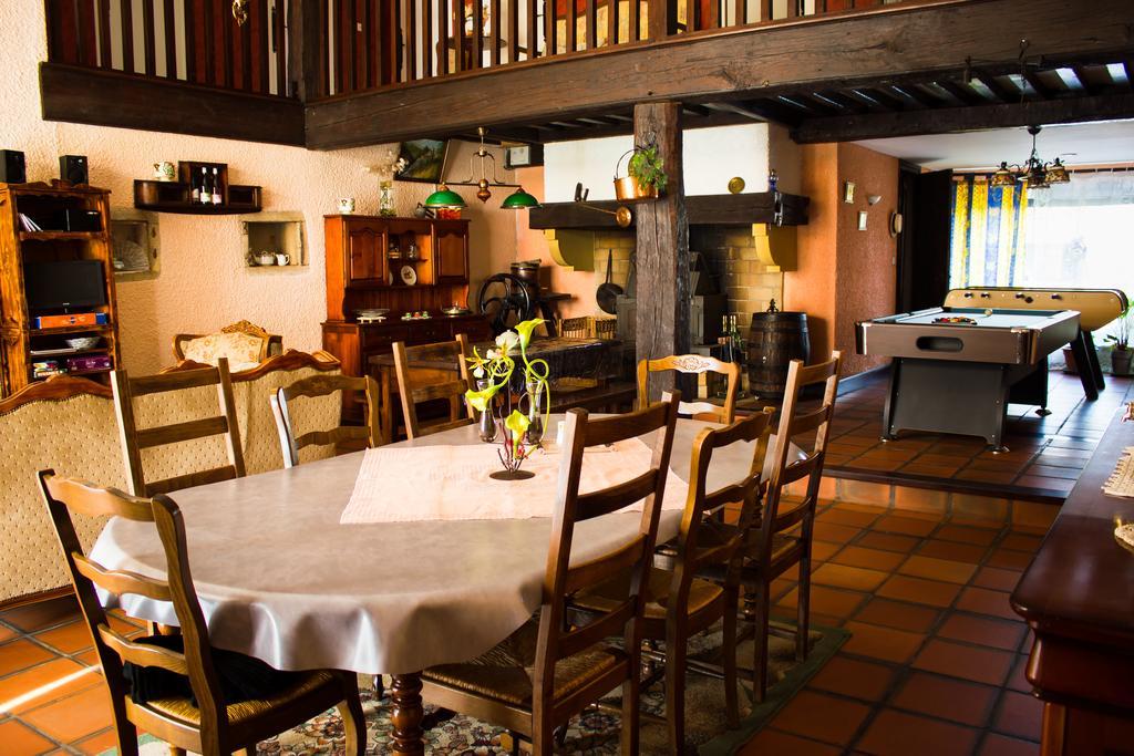 Aux Ronzieres Bed and Breakfast Pouilly-sous-Charlieu Δωμάτιο φωτογραφία