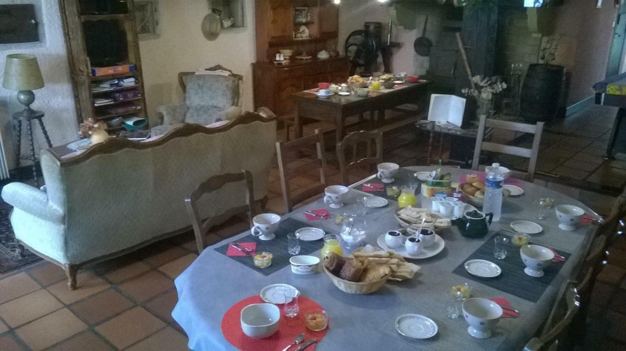 Aux Ronzieres Bed and Breakfast Pouilly-sous-Charlieu Εξωτερικό φωτογραφία